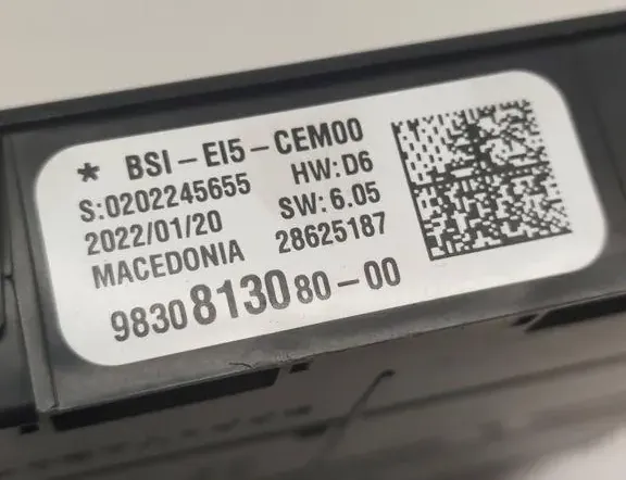 PEUGEOT 2008 2 generation (2019-2023) Fuse box 9830813080 33393844