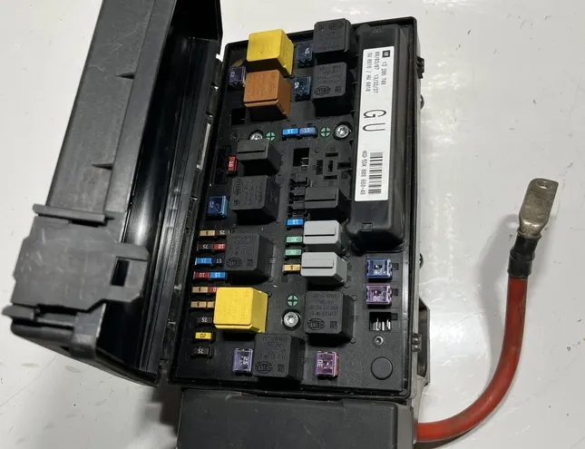 OPEL Astra H (2004-2014) Fuse Box 13206748 33564113