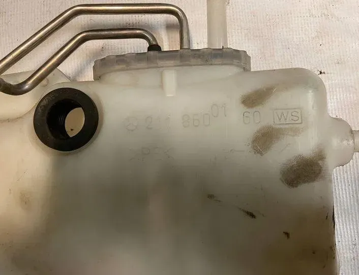 MERCEDES-BENZ E-Class W211/S211 (2002-2009) Logu mazgāšanas tvertne A2118600160,2118600160 21492421