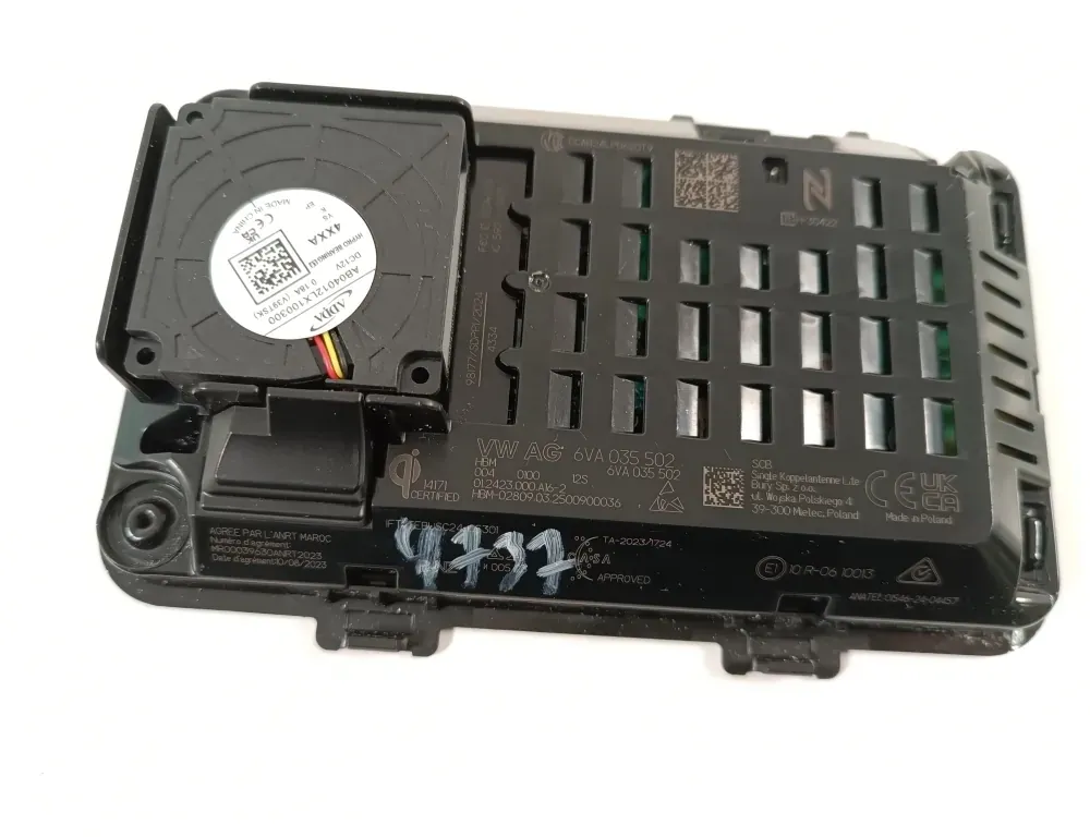 VOLKSWAGEN T-Roc 1 generation (2017-2024) Беспроводная зарядная станция 6VA035502 33332526