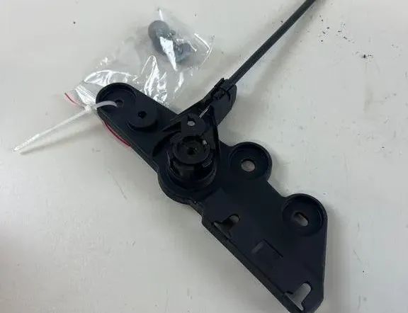 BMW 4 Series F32/F33/F36 (2013-2020) Ручка выпуска капота 7221914,17365810 33269697