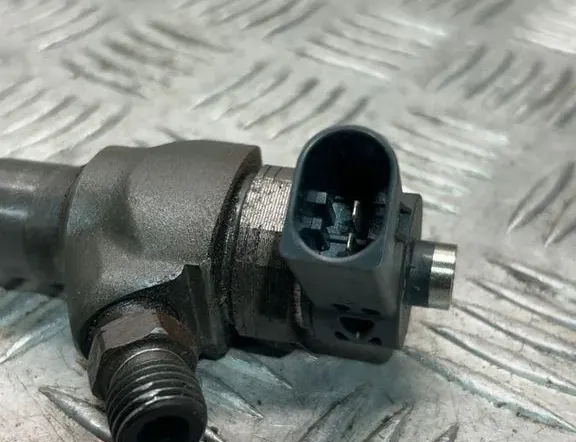 VOLKSWAGEN Passat B7 (2010-2015) Fuel Injector 03L130277J 33178957