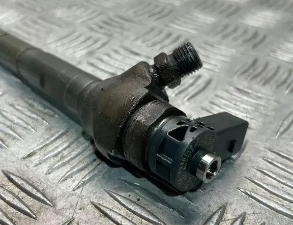 VOLKSWAGEN Passat B7 (2010-2015) Fuel Injector 03L130277J 33179093