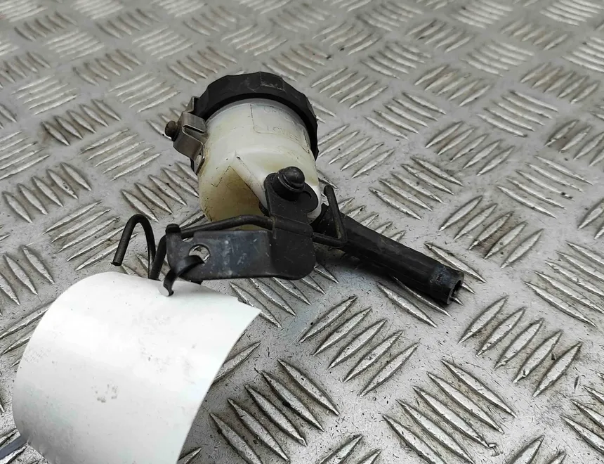 YAMAHA FZR Bremžu šķidruma tvertne 32381604