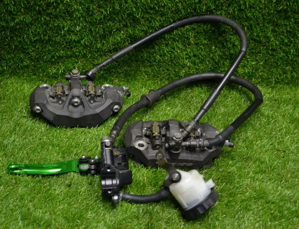 KAWASAKI NINJA Priekšējie bremžu suporti 17424708