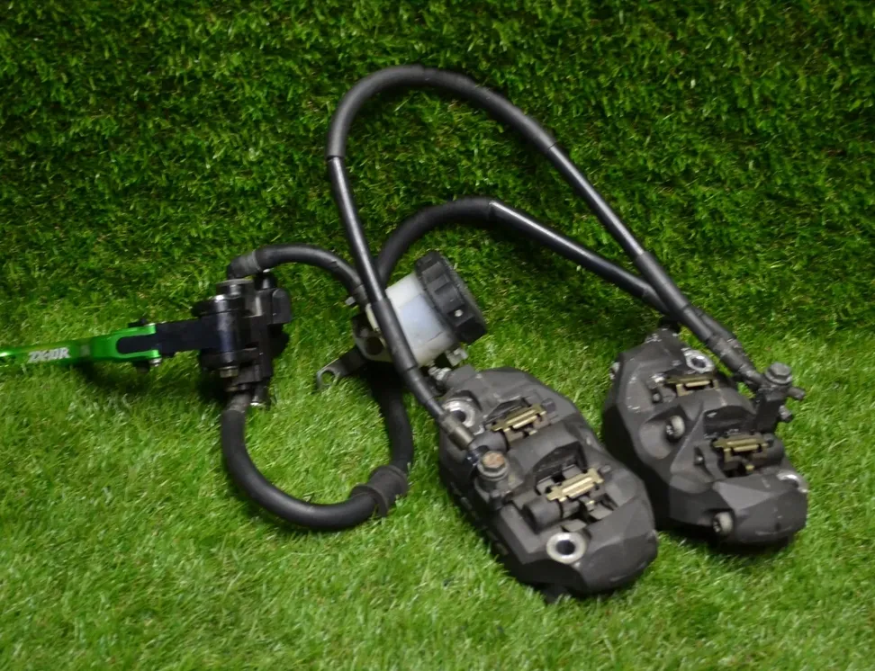 KAWASAKI NINJA Priekšējie bremžu suporti 17424708