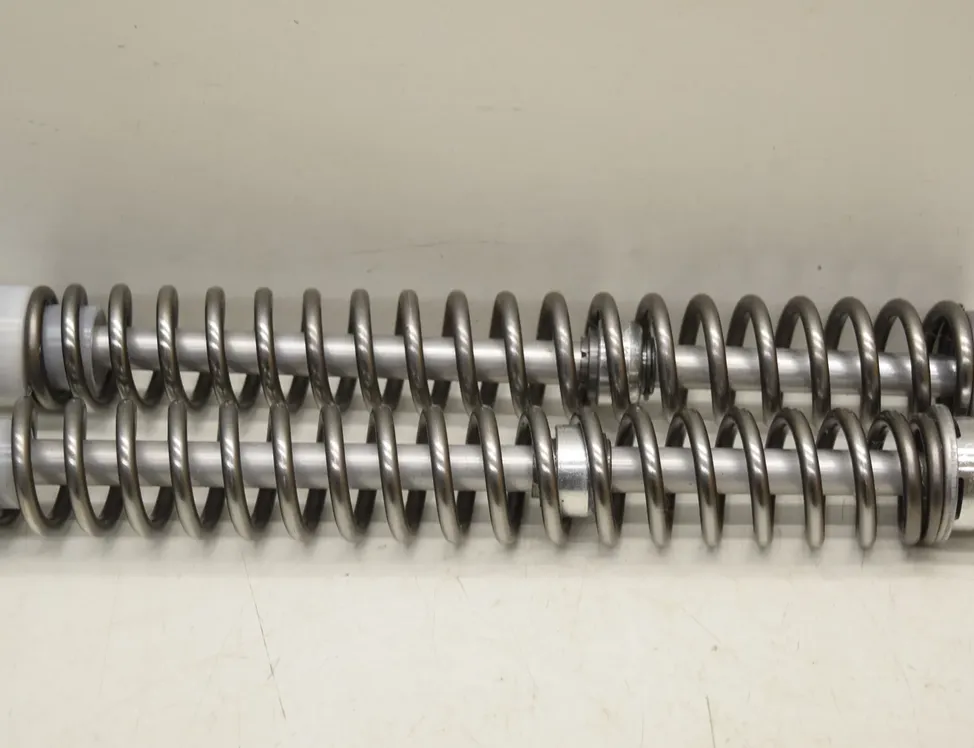 SUZUKI GSX-R Priekšējās amortizatoru komplekts 33354055