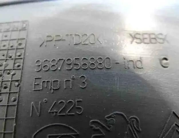 CITROËN C4 2 generation (2010-2024) Priekšējā stikla tīrītāja apdare / plastmasa 9687956880 32494165