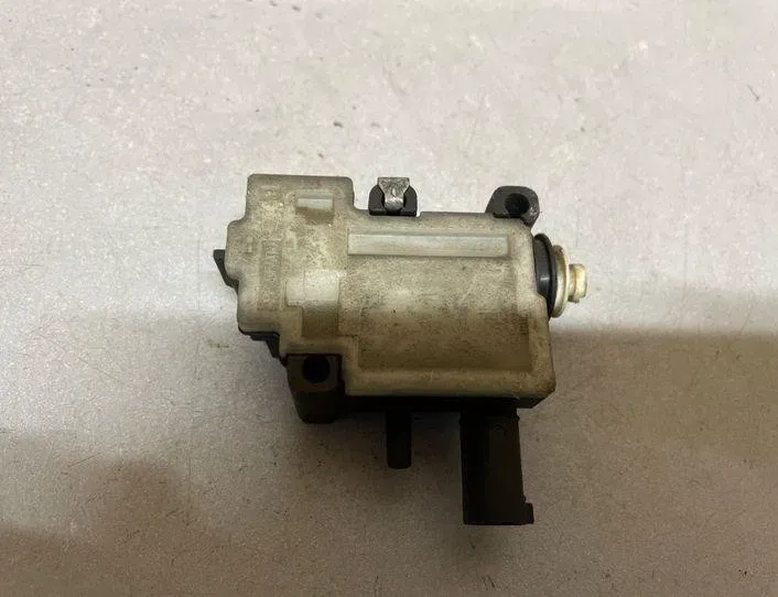 BMW 3 Series E90/E91/E92/E93 (2004-2013) Замок крышки топливного бака 6985880 22178015