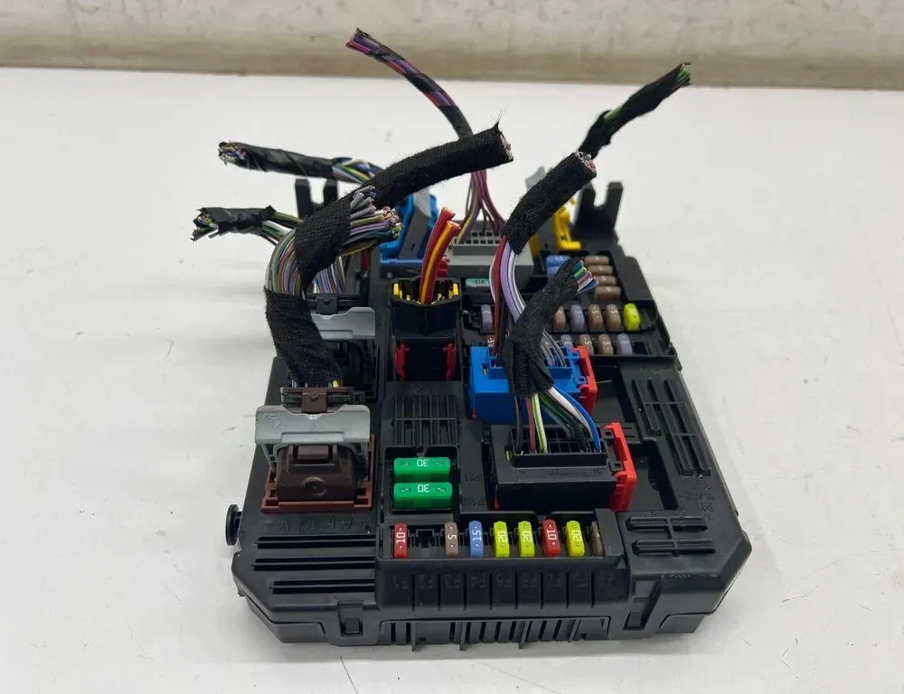 OPEL Crossland X 1 generation (2017-2023) Fuse box 9832880280 33491959