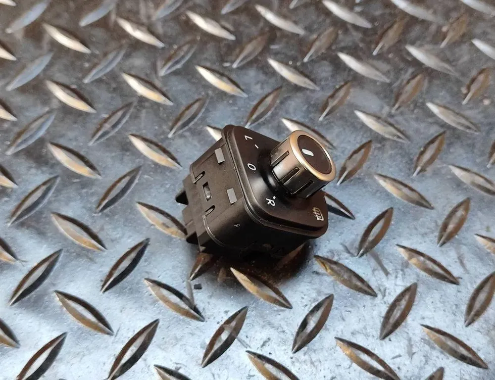 SEAT Alhambra 2 generation (2010-2021) Mirror adjustment switch 5K0959565 33171435