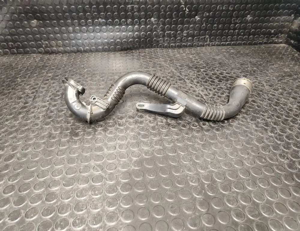 RENAULT Captur 1 generation (2013-2019) шланг радиатора интеркулера 104951A 33174732