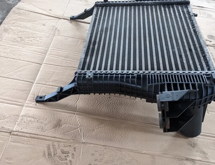 IVECO EuroCargo I-III (1991-2015) Starpdzesētāja/interkūlera radiators 500380659 31284830