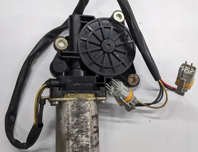 MAN TGA (2000-present) Priekšējo labo durvju logu pacelšanas motorīts 81286016130,5000303,3e3664b35,Ip1229 34399930