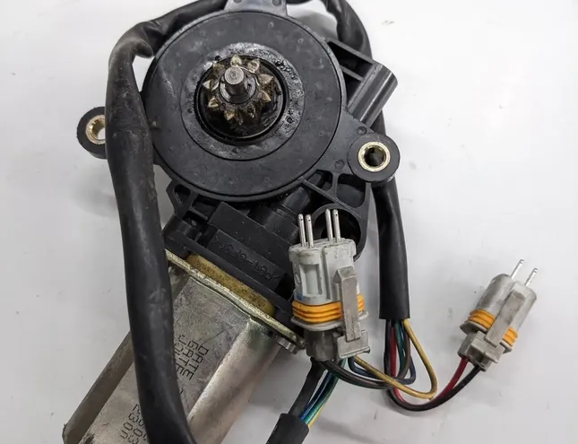 MAN TGA (2000-present) Priekšējo labo durvju logu pacelšanas motorīts 81286016130,5000303,3e3664b35,Ip1229 34399930