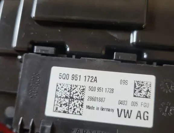 VOLKSWAGEN ID.4 1 generation (2020-2023) Освещение салона 5Q0951172A 33213225