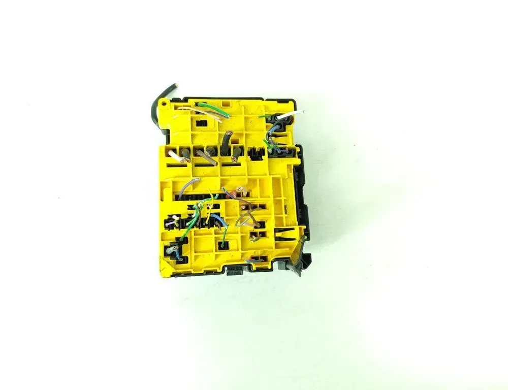 PEUGEOT 208 Peugeot 208 (2012-2015) Fuse box 9804848480 33230813