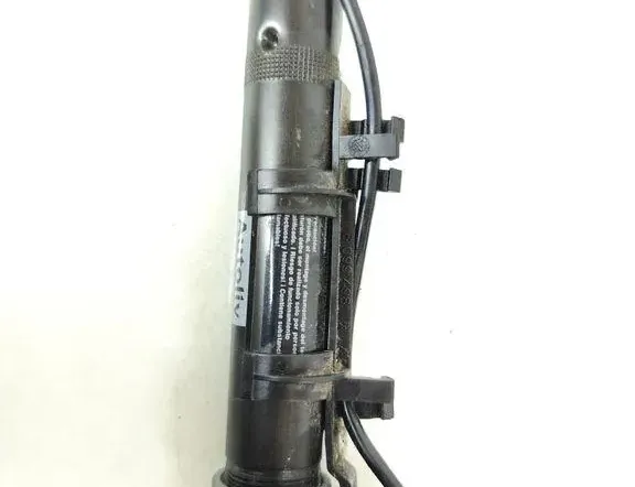 BMW 5 Series E60/E61 (2003-2010) Priekšējā kreisā sēdekļa sprādze 561272102E 33231607