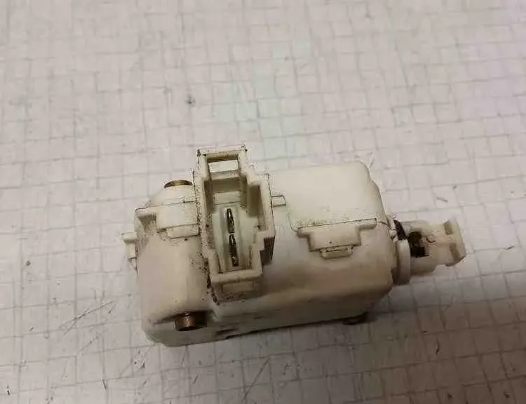 VOLKSWAGEN Polo 4 generation (2001-2009) Centrālās atslēgas motorīts 3B0959781C 32514278