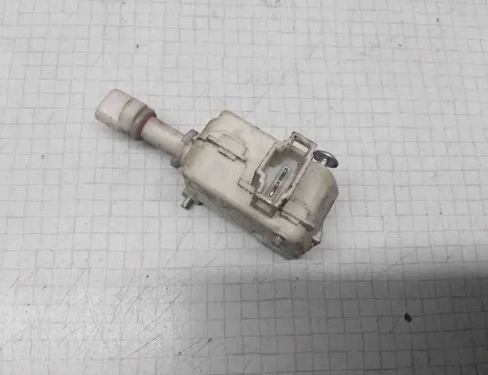 VOLKSWAGEN Bora 1 generation (1998-2005) Centrālās atslēgas motorīts 3B0959782 32518936