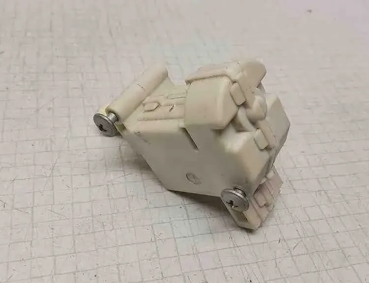 VOLKSWAGEN Passat B7 (2010-2015) Central Locking Motor 3C0810773 32519119