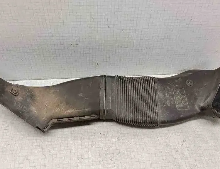 VOLKSWAGEN Passat B7 (2010-2015) Gaisa ieplūdes caurule 058129617D,8D0129617E 32520451