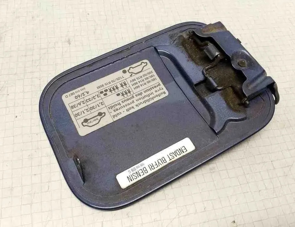 VOLKSWAGEN Passat B5 (1996-2005) Degvielas tvertnes vāciņa bloķēšana 3A5010067D 32527015