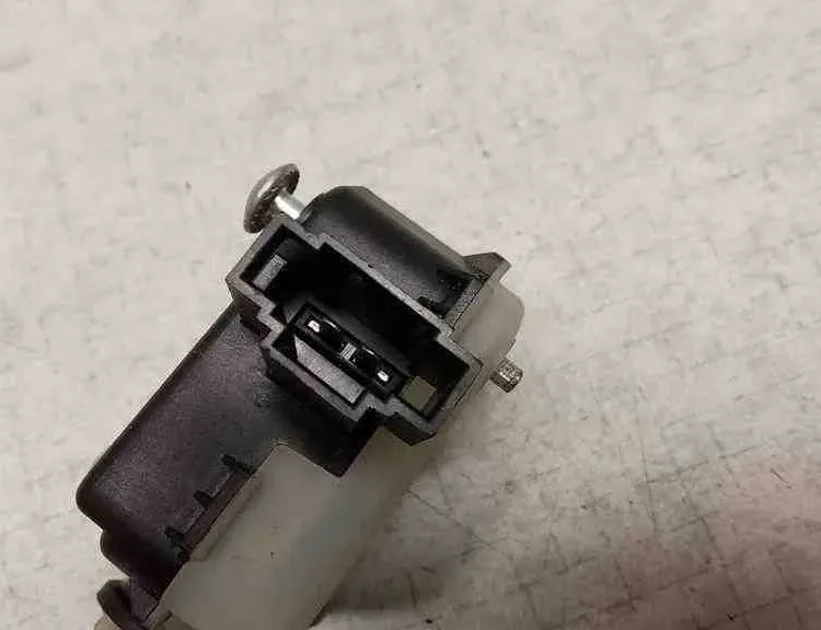 SKODA Octavia 2 generation (2004-2013) Degvielas tvertnes vāciņa bloķēšana 1Z0810773,1Z0810773A 32560045