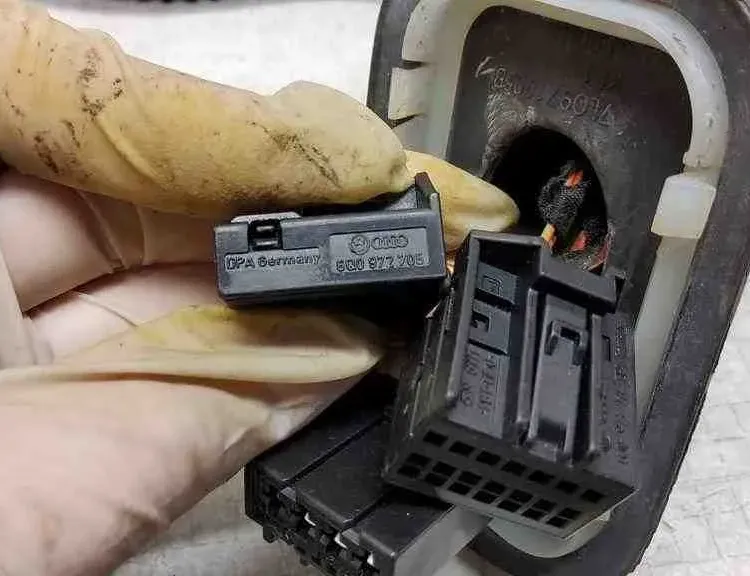 VOLKSWAGEN Touareg 1 generation (2002-2010) Aizmugurējo labo durvju elektroinstalācija 1J0972704,6Q0972705,7L0971841B,1J0973714,4A0971883,6Q0973717,3B0972712,7L6971694B,6Q0972704,8Z0972701 32564003