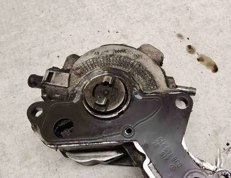 VOLKSWAGEN Golf 5 generation (2003-2009) Degvielas sūknis 070725E,038145215,038145209N 32566659