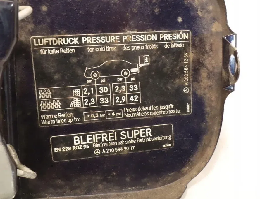 MERCEDES-BENZ C-Class W203/S203/CL203 (2000-2008) Degvielas tvertnes vāciņa bloķēšana A2035841239 32939311