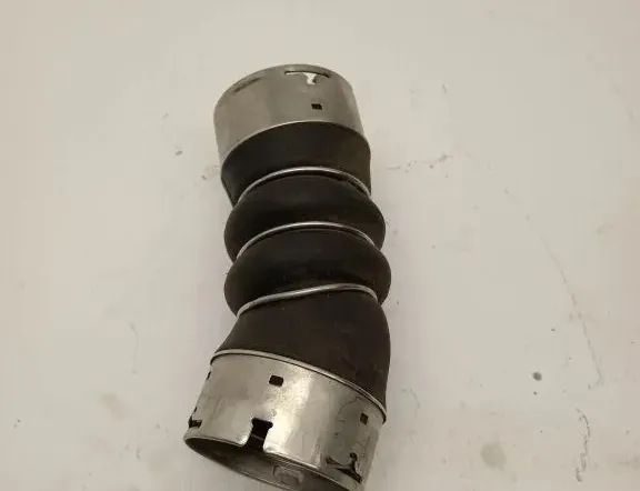 BMW 4 Series F32/F33/F36 (2013-2020) шланг радиатора интеркулера 8513450 33194165