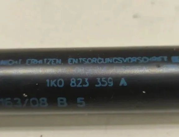 VOLKSWAGEN Golf 5 generation (2003-2009) Priekšējais labais pārsega amartizātors 1K0823359A 33199724