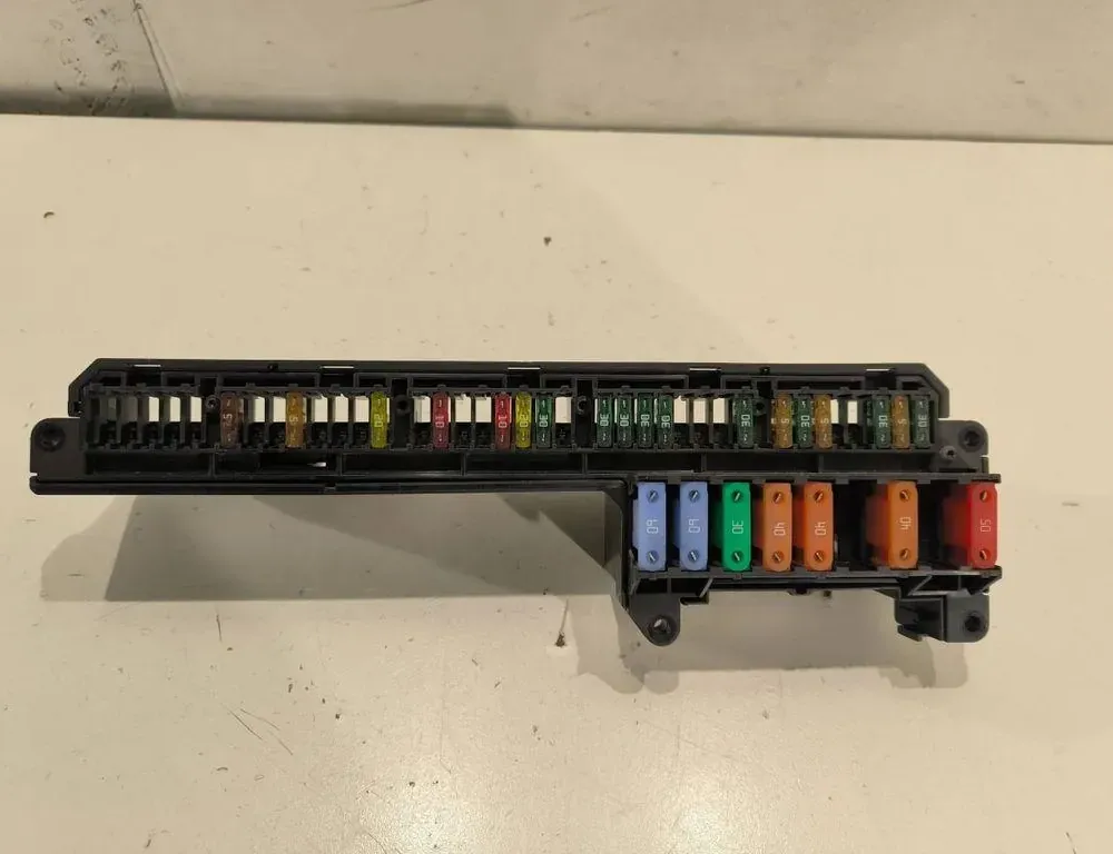 BMW 5 Series E60/E61 (2003-2010) Блок предохранителей 6957330 33200576