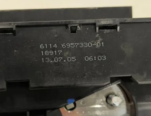 BMW 5 Series E60/E61 (2003-2010) Блок предохранителей 6957330 33200576