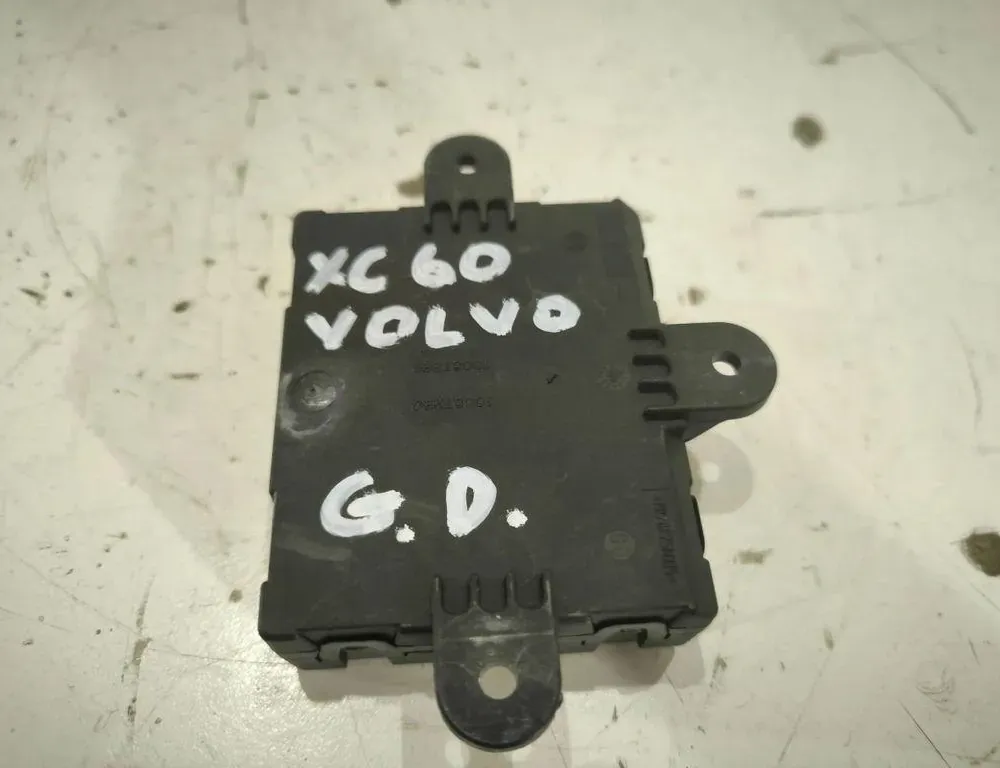VOLVO XC60 2 generation (2017-2024) Блок управления дверей задние правые 10057889 33201948