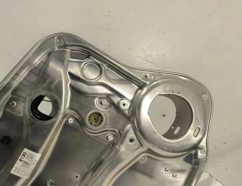 MERCEDES-BENZ E-Class W211/S211 (2002-2009) Rear left door window lifter A2047300379,A2128900767 33204589