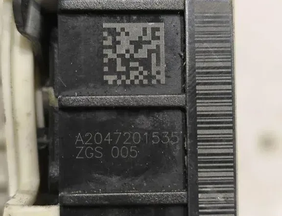 MERCEDES-BENZ E-Class W211/S211 (2002-2009) Priekšējo kreiso durvju slēdzene A2047201535 33204695