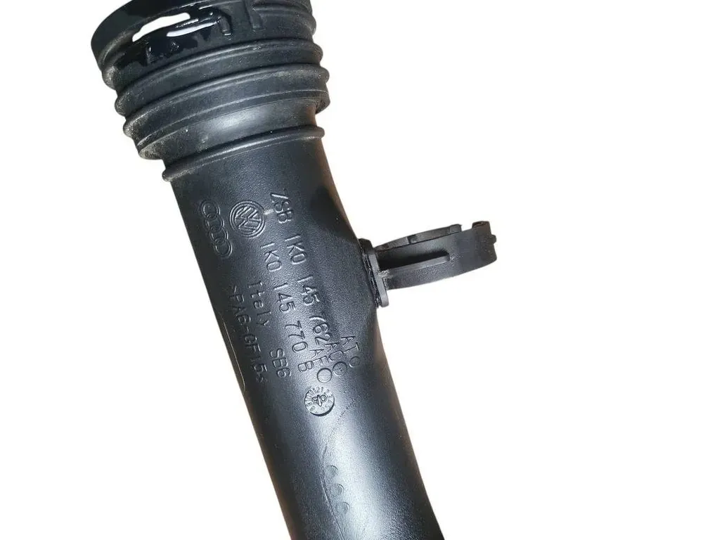 VOLKSWAGEN Passat B7 (2010-2015) шланг радиатора интеркулера 1K0145762AT 33246487