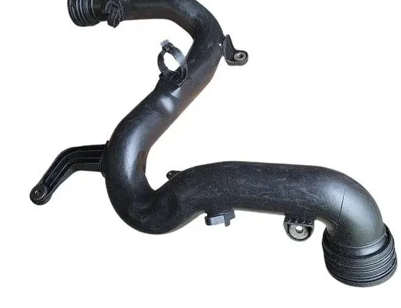 VOLKSWAGEN Passat B7 (2010-2015) шланг радиатора интеркулера 1K0145762 33246657