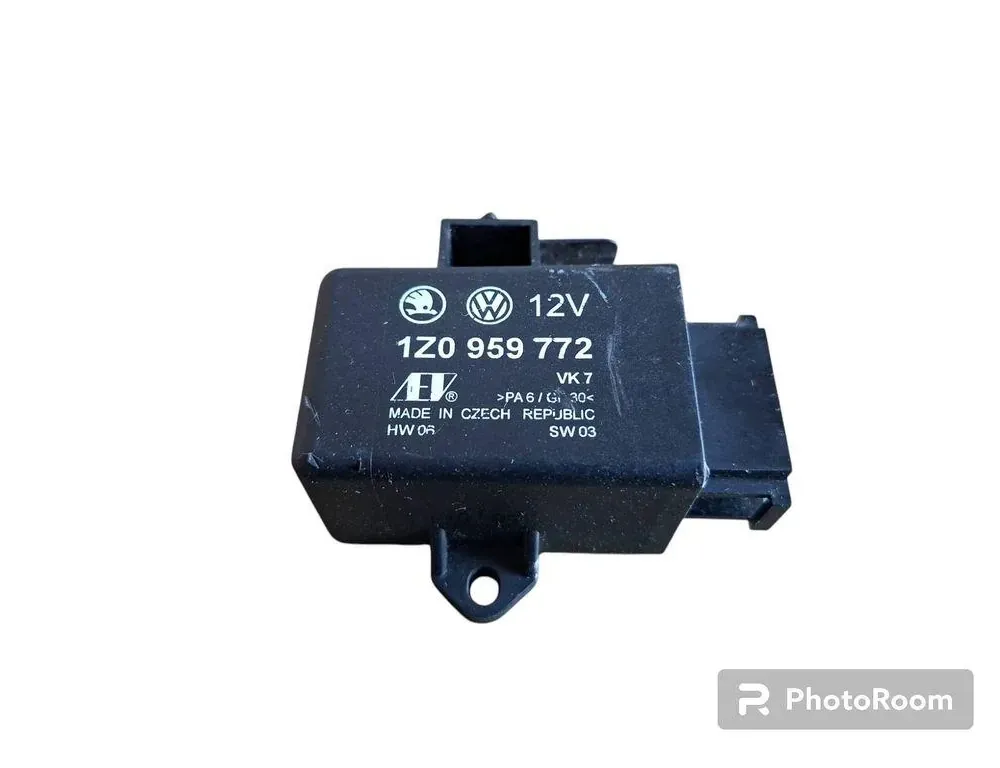 VOLKSWAGEN Passat B6 (2005-2010) Seat heating relay 1Z0959772 33249887