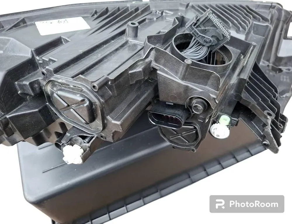 SKODA Enyaq 1 generation (2020-2023) Фара передняя левая 33403505