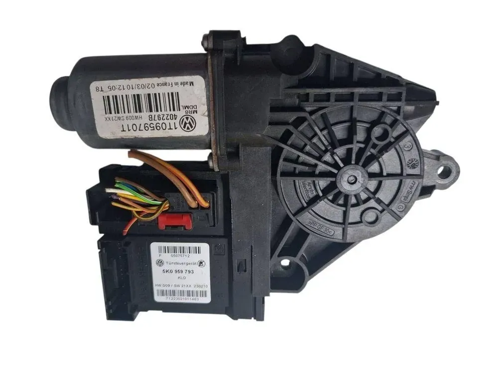 VOLKSWAGEN Golf 8 generation (2019-2023) Front Left Door Window Regulator Motor 5K0959793 33403678