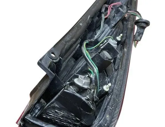 NISSAN X-Trail T30 (2001-2007) Aizmugurējais kreisais lukturis 4913L 33404100