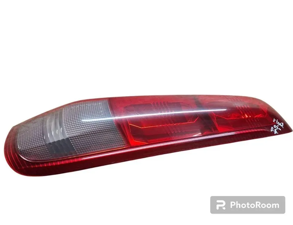 NISSAN X-Trail T30 (2001-2007) Aizmugurējais labais lukturis 4913R 33404441