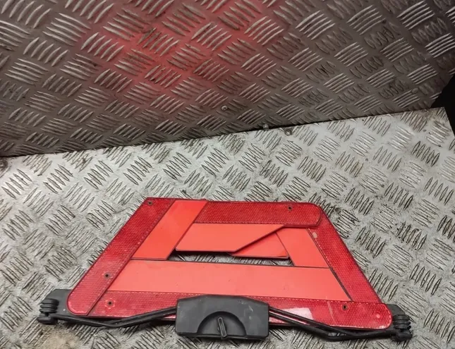 VOLKSWAGEN Passat B5 (1996-2005) Brīdinājuma trīsstūris 33589360