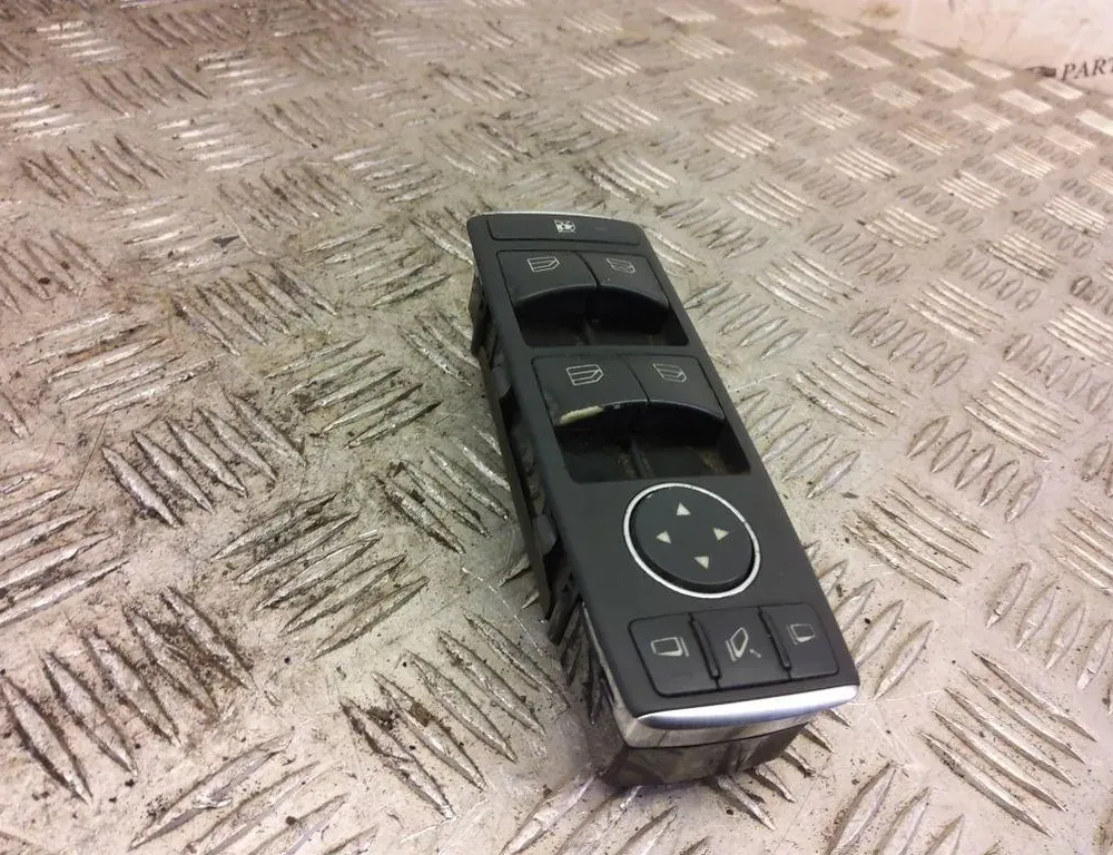 MERCEDES-BENZ A-Class W176 (2012-2018) Кнопка стеклоподъемника передней левой двери A1669054400 33220443