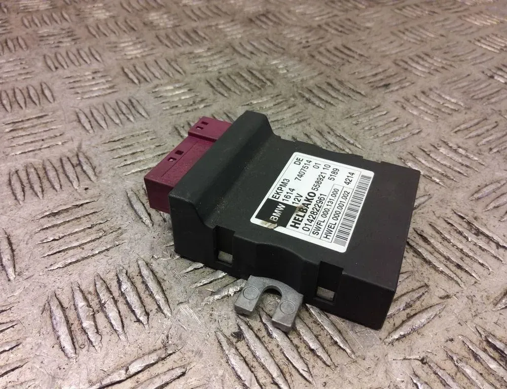 BMW 3 Series F30/F31 (2011-2020) Управление топливным насосом 55892110,7407514 33220954