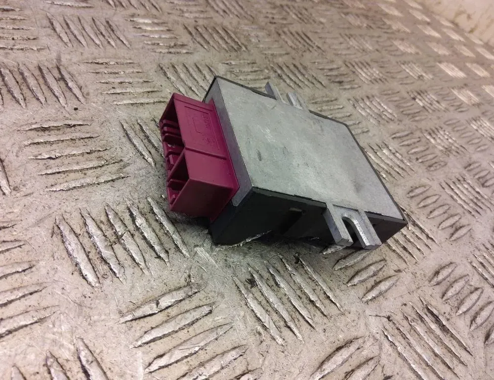 BMW 3 Series F30/F31 (2011-2020) Управление топливным насосом 55892110,7407514 33220954