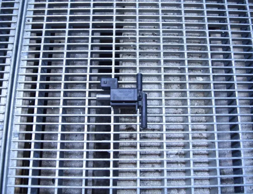 RENAULT Clio 4 generation (2012-2020) Соленоидный клапан 8200603558 33221396